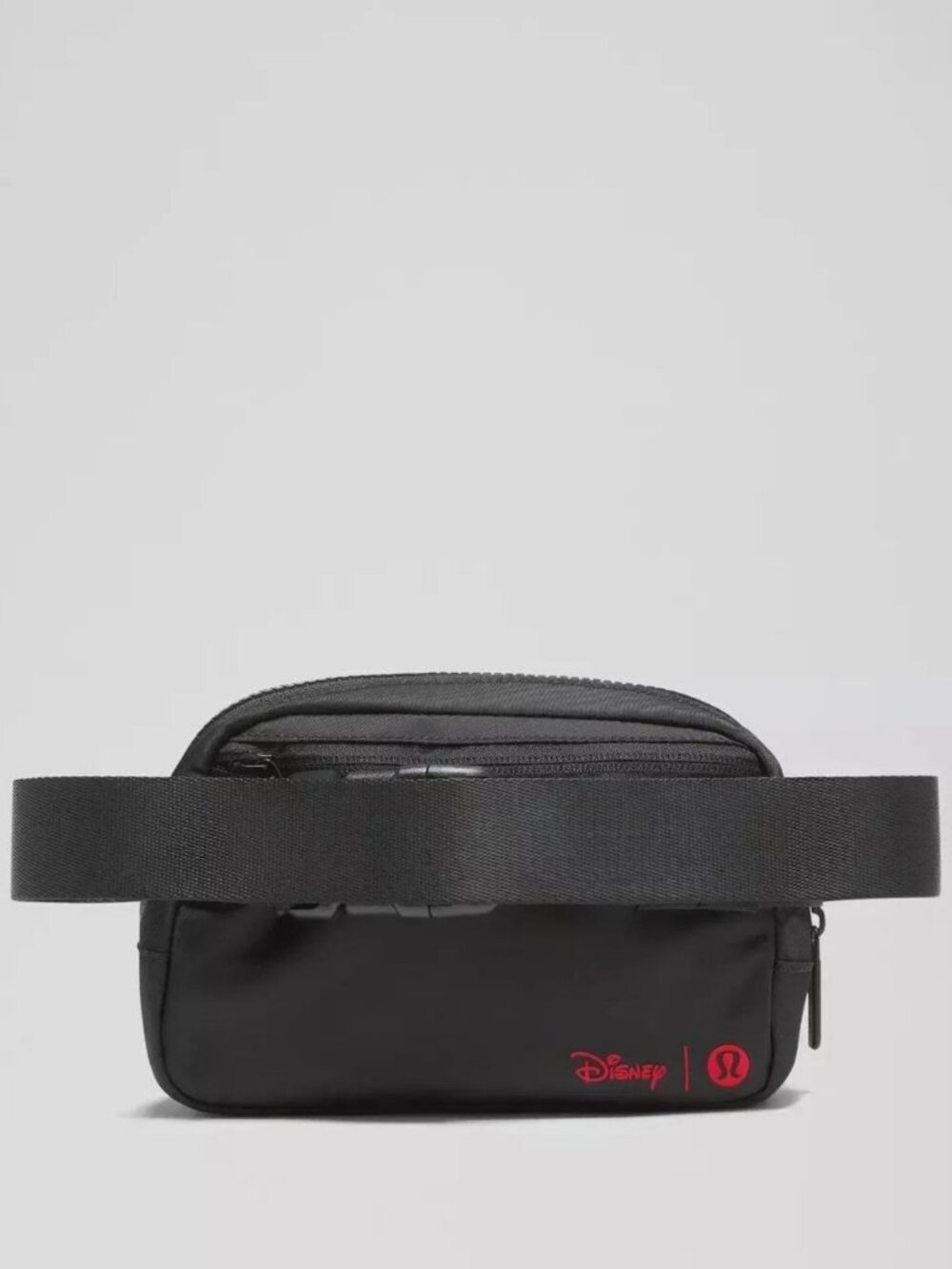 Disney x lululemon Everywhere Belt Bag 1L – Mickey in Motion Graphic Crossbody - Picture 4 of 6
